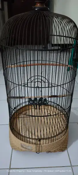 Kandang burung besi