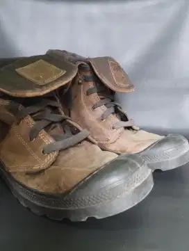 Sepatu boot paladium kulit