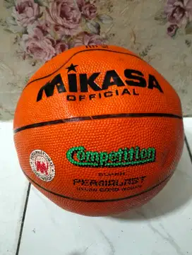 Bola basket MIKASA , murah harga net.