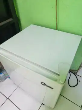 Kulkas mini bar Mer Midea jea dingin