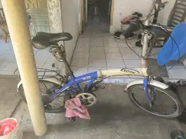 Sepeda lipat kecil Dan kondisi terawat