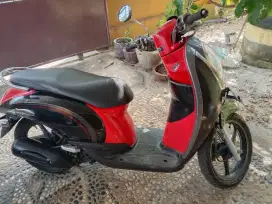 Scoopy 2012 merah hitam