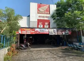 Tanah Berikut Bangunan Usaha di Jalan Kaliurang dkt Kampus UII Pusat