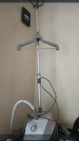Setrika uap streamer pakaian