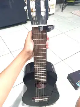 gitar lele tulisan Yamaha