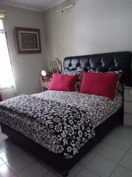 Tempat tidur 180 x 200
