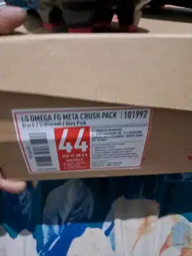 Sepatu bola Specs Original