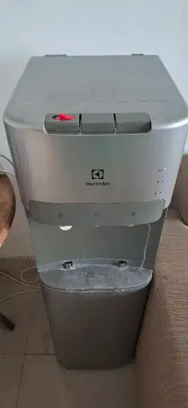 Dispenser Galon Bawah Electrolux