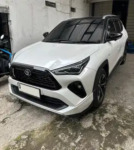 toyota yaris cross HV GR two tone