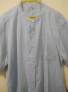 Kemeja Shanghai UNIQLO Lengan pendek
