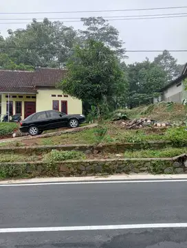 Dijual rumah muarah di jl raya kota tasik manonjaya 550 juta