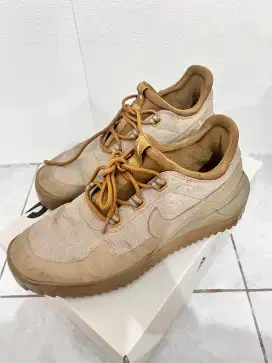 Di jual sepatu Nike pria