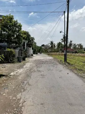 dijual pekarangan di barat pasar gentan. jakal km 10