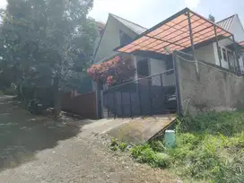 Rumah Asri Dago Taman Depan Belakang