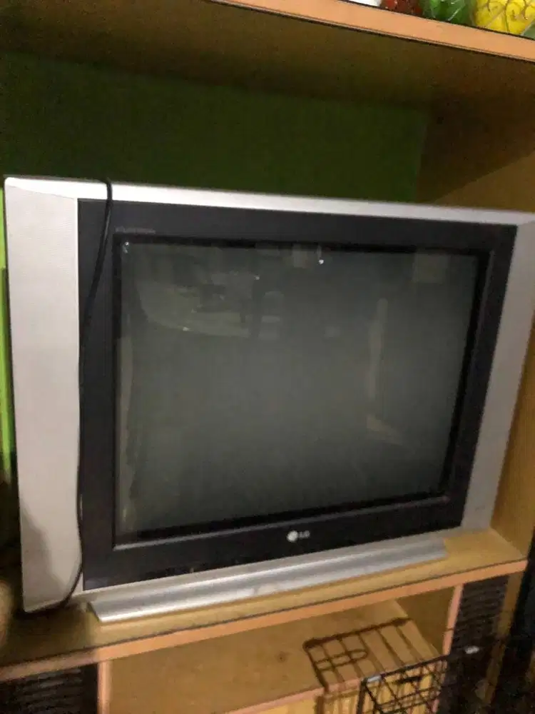 TV LG 29 inchi   Warna Silver Hitam