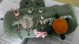 Gantungan kunci : Keychain, phonestrap, souvenir,