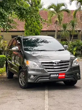 INNOVA 2015 DIESEL MATIC LOW KM