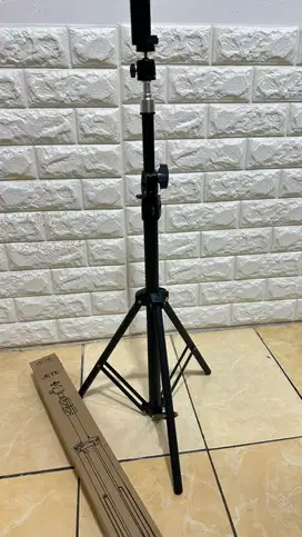 TRIPOD STAND CAMERA