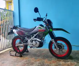 Kawasaki klx 150 s supermoto tahun 2023 km low