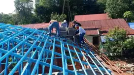 Perbaikan atap bocor tukang bangunan renovasi rumah pasang rangka baja