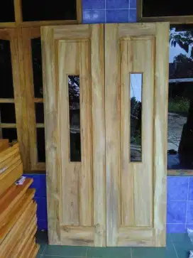 Daun pintu jati