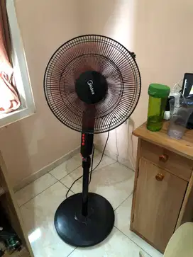 Midea Kipas Angin 19K Standing Fan 16 Inch + Free Pemanas Air