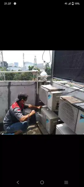 Jasa service AC dan bongkar pasang AC, kulkas, mesin cuci, pompa air.