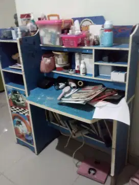 Jual meja. Harga murah.