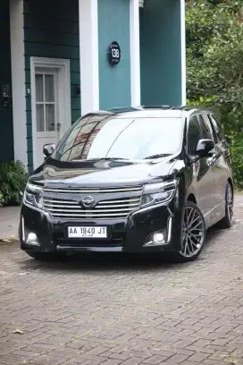 NISSAN ELGRAND 2.5 ISTIMEWA