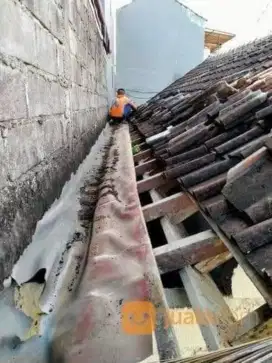 Jasa tukang perbaikan atap bocor. Tukang renovasi rumah. baja ringan
