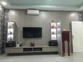 Backdrop TV set tempahan