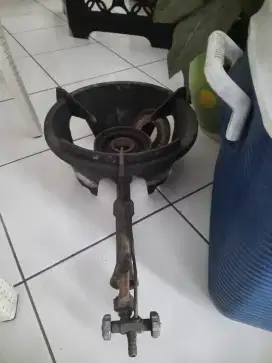 Kompor gas ma tempat sampah