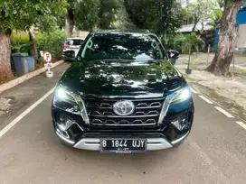 Toyota Fortuner VRZ 2.4 AT Facelift 2021 Hitam