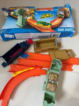 Hot wheels mainan