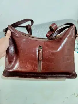 Tas kulit sapi asli