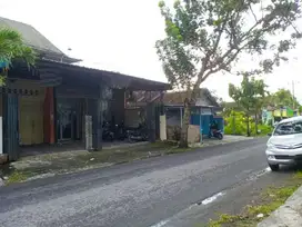 Rumah plus ruang usaha jl raya banyuanyar solo jual cepat