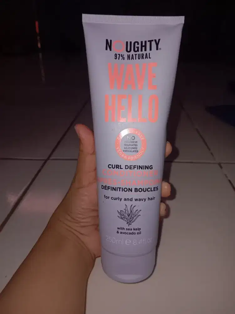 BOOTS NOUGHTY 97% NATURAL WAVE HELLO CURL DEFINING CONDITIONER FOR CUR
