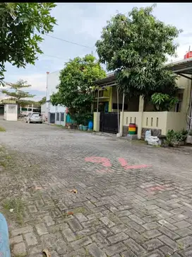 Rumah belakang SMP 34 di Cluster Telaga Kencana Tlogomulyo