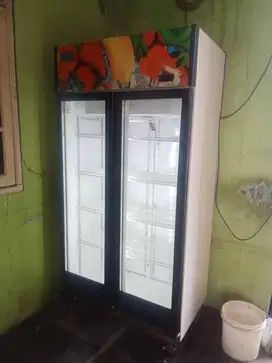 Showcase 2 pintu