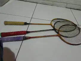 Dijual raket bulutangkis jadul Yonex th 2005