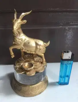 Dekorasi Hiasan Pajangan Kambing Gold