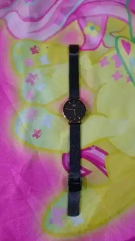 Jam tangan wanita DW