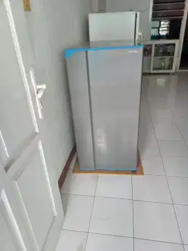 DIJUAL KULKAS 1 PINTU TOSHIBA