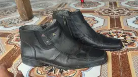 Sepatu second kulit size 41