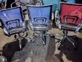 Kursi staf jaring dan hadap