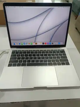 MacBook Pro 2017 13-inch 8/256GB