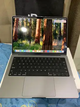 Mac book m3 pro 512GB like new