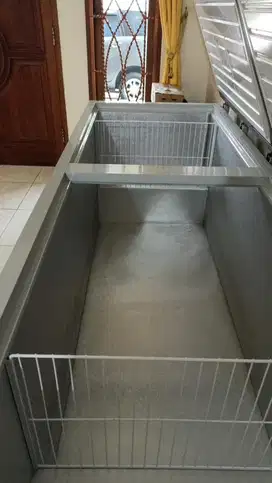 Freezer 1000L Like new