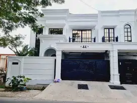 RUMAH MEWAH DENGAN KOLAM RENANG ALA SULTAN DI BANYURADEN