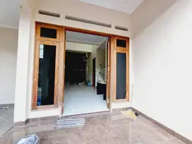 rumah minimalis 2 lantai di Gentan Purbayan Solo